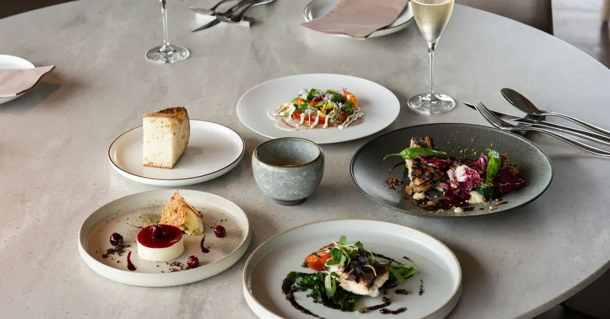 Vins Naturels vs Vins Conventionnels pour un Menu Gourmet