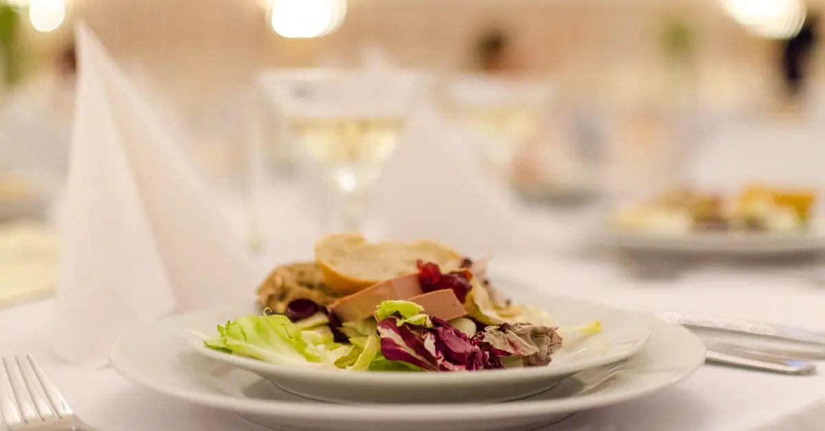 La Différence entre Cuisine Gourmet et Cuisine Traditionnelle
