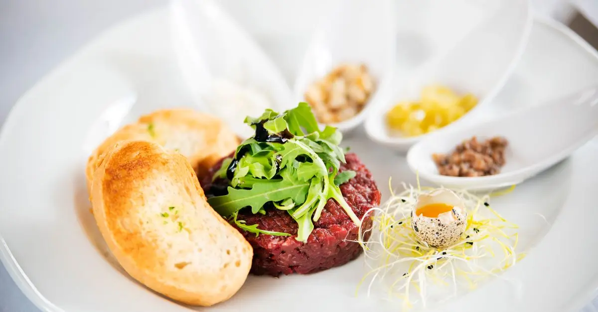 Comment Agencer les Saveurs dans une Entrée Gourmet