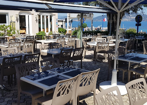 Le Restaurant La Bouillabaisse est situé sur la Presqu’Île de Giens