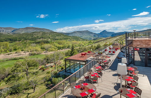 Site officiel - Au cœur des Gorges du Verdon notre hôtel restaurant avec piscine offre un panorama unique sur la belle nature des Alpes de Haute-Provence.