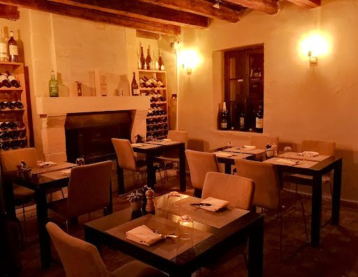 L'AUBERGE DU SOMMELIER EST UN RESTAURANT TRADITIONNEL A SAINT ETIENNE DU GRES DOTE D'UNE BELLE CARTE DES VINS