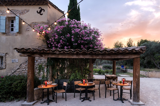 Laissez-vous séduire par notre expérience gastronomique à l’hôtel Les Petites Maisons. Savourez de délicieux plats au cœur de la Provence.