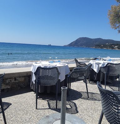 La Vague d'Or vous accueille en face de la mer dès 8h du matin