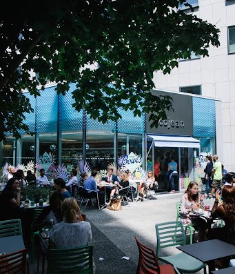 La maison de restauration rapide à la française de plats chauds ou froids