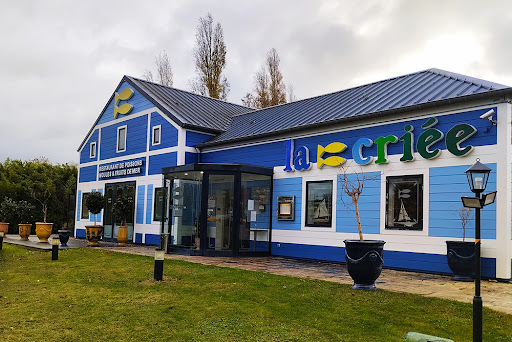 Découvrez le restaurant La Criée Cergy. Venez partager un moment de convivialité autour de nos plateaux de fruits de mer et autres gourmandises !