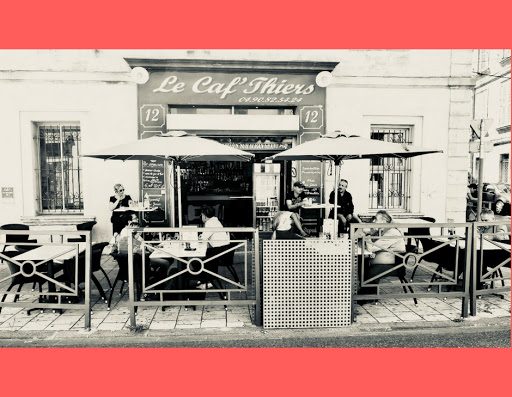 Situé près du marché Les Halles