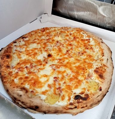 Restaurant le local à Bellac – Dégustez dans notre restaurant pizzeria de savoureuses pizzas et des burgers faits maison. Location du food truck Pizzas Gavroche pour vos événements. Contactez-nous !