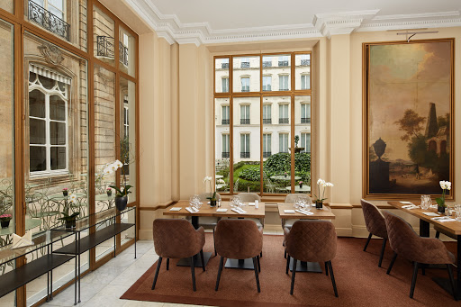 L’hôtel Saint James Albany est fermé pour rénovation. L’hôtel Auteuil Tour Eiffel