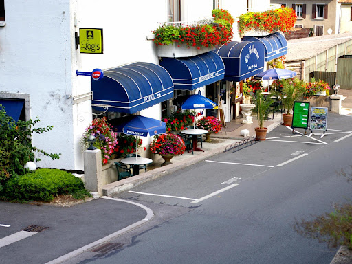 L'hôtel et restaurant Le Bellevue est situé à Saint-Hippolyte