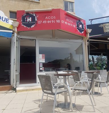 Snack House dans le Var – Les chefs de notre restaurant préparent des repas faits maison et à base de produits frais : salades