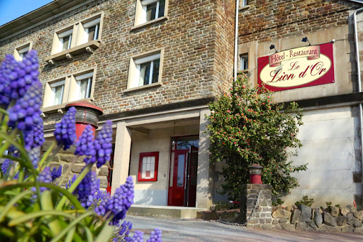 Réservez un séjour tout confort en Normandie dans l'Hôtel Restaurant Le Lion d’Or * (50). Proche du Mont Saint Michel