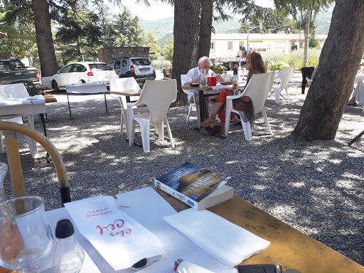 Poussez les portes de Jimmy's Family dans les Alpes-de-Haute-Provence – Restaurant traditionnel pour savourer un délicieux repas sur place ou à emporter.