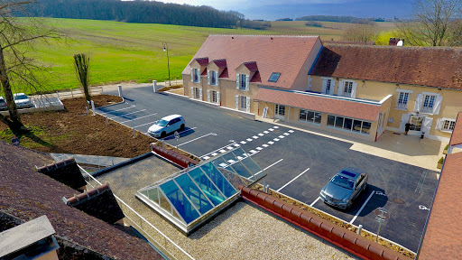 Le Moulin de la Coudre vous accueille entre Chablis et Auxerre dans l'Yonne. Restaurant de terroir et hôtel 3* de 28 chambres tout confort.