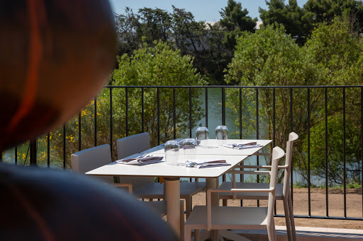 Découvrez ce restaurant à Narbonne situé sur les rives d’un petit lac. Vous serez accueilli en terrasse ou en intérieur dans un cadre très douceur de vivre.