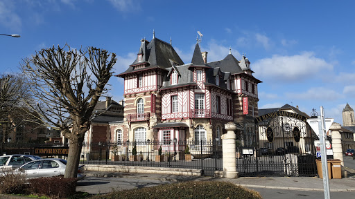 Le Manoir restaurant Saint-Eloi est un hôtel touristique de charme et de caractère à Noyon dans l'Oise en Picardie