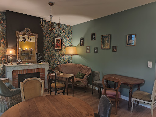 Bienvenue au Bastet Café. Premier Bar à Chat d'Albi et du Tarn ! Restaurant le midi et salon de thé l'après-midi