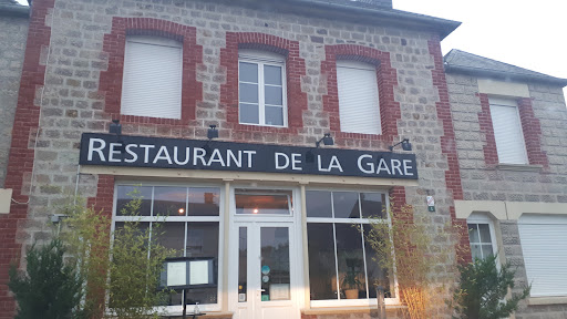 Le restaurant de la Gare de Percy vous propose une cuisine traditionnelle . Des plats travaillés maison et des ingrédients frais font la qualité de la cuisine qui vous t offerte par John et Christelle.