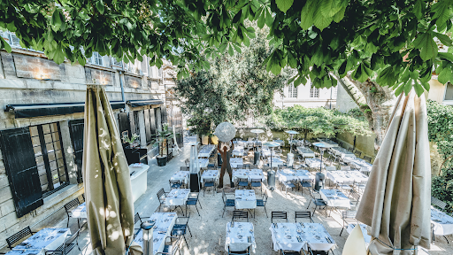 Restaurant à Avignon Centre Ville dans Hôtel Particulier XVIe classé