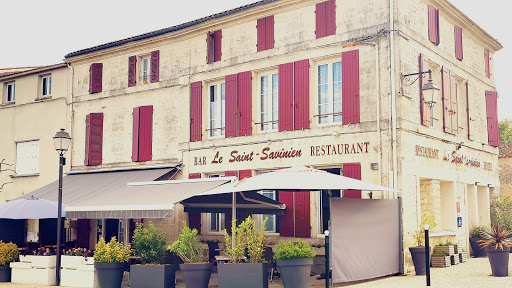 l'Hôtel et Restaurant le Saint-Savinien situé à Saint Savinien en Charente Maritime vous propose toute l'année 7 chambres tout confort entièrement rénové.