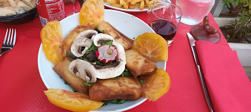 Découvrez les saveurs originales de la cuisine provencale et orientale dans le restaurant Menthe Balico et profitez de sa grande terrasse.