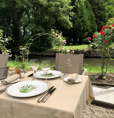 Hotel et spa de charme et de campagne dans le parc naturel du Perche à seulement 2 heures de Paris. Weekend au vert. Restaurant gastronomique. Spa à la pomme. SpaPom