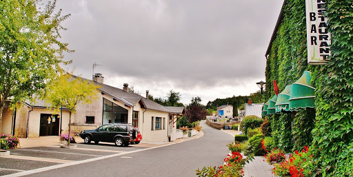 Bienvenue à l’Auberge du Tilleul – Profitez d’un cadre intime et familial – Ambiance conviviale – Restauration traditionnelle – Hébergement – Accueil chaleureux !