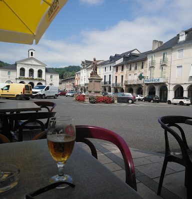 Notre Café Brasserie Le Moderne est l’adresse incontournable de la cuisine gourmande et de l’ambiance conviviale dans les Pyrénées-Atlantiques.