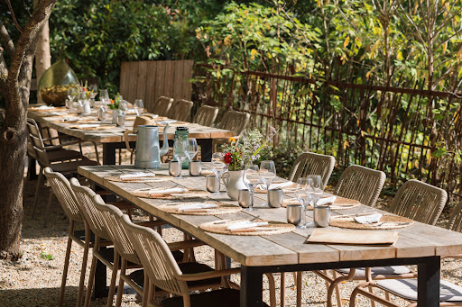 Venez vivre une expérience immersive en Provence dans un hôtel de luxe éco-responsable et son restaurant niché au cœur de Cotignac.