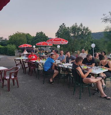 Terrasse avec vue sur les Gorges de la Loire et le lac de Villerest vous fera passer un agréable moment