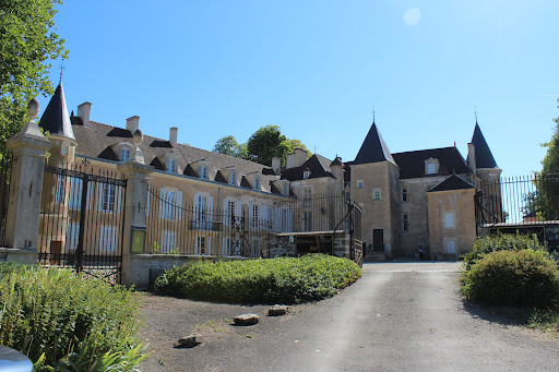 Chambres et suites de luxe à louer dans un authentique château renaissance en Bourgogne