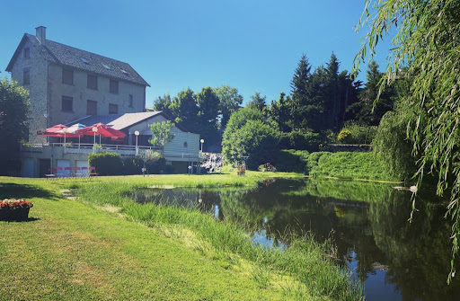 Besoin de passer des moments agréables en famille ou entre amis ? Auberge du Moulin  à Soulages-Bonneval vous offre ses services en logement et restauration