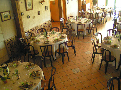 L'auberge du Moulin de Sarré est un restaurant de fouées à Gennes. Venez déguster nos délicieuses fouées cuitent sur place et préparées avec notre farine.