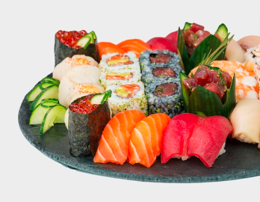 Concept de kiosque clé en main intégré à la grande distribution. Nous fabriquons les sushis devant nos clients avec des produits frais & de qualité.