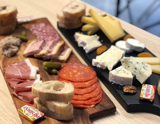 Vivez une expérience conviviale le temps d'un cours de cuisine ou pâtisserie à Asques (33240) près de Bordeaux. Adultes et enfants dès 5 ans.