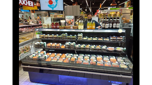 Concept de kiosque clé en main intégré à la grande distribution. Nous fabriquons les sushis devant nos clients avec des produits frais & de qualité.