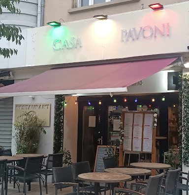 Pizza Cavaillon - La pizzeria de Carlino propose des pizza artisanales avec pâte étalée à la main et garnies de mozzarella.