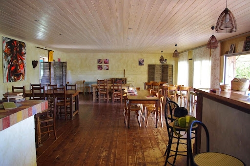 Restaurant Les Pissoux et domaine des Roulottes et Cabanes du Livradois. La pause insolite au coeur du Livradois