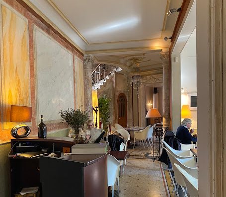 Bienvenue au Numéro 75. Restaurant dans un hôtel particulier du 19e siècle