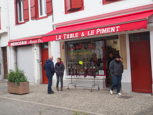 Découvrez tous les produits basques Accoceberry en ligne : conserverie familiale située au cœur du Pays Basque à Espelette depuis 1959 !