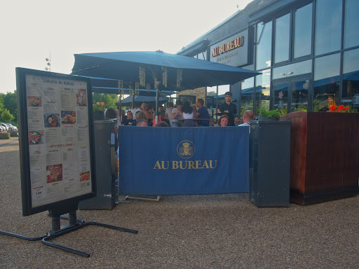 Au Bureau est un Pub Brasserie typique inspiré des pubs londoniens. Déjeuners