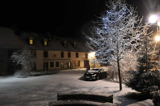 Auberge de la Providence à Saint Donat. Hôtel-Restaurant dans le Massif du Sancy. 5 chambres.