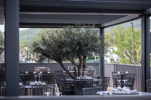 A découvrir à Aubière à proximité du Ciné Dôme : Restaurant Honoré Le rendez-vous des amoureux de la cuisine Auvergnate : derrière chaque plat se cache une histoire ....