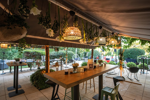 Découvrez le restaurant Jeannette à Cavaillon: savourez le meilleur de la cuisine provençale dans une atmosphère calme et verdoyante. Réservez votre table en ligne.