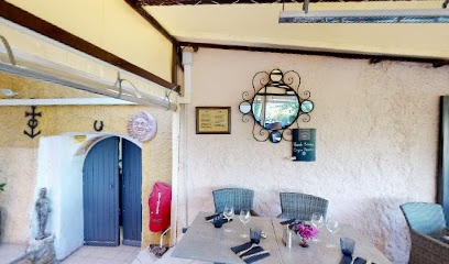 Restaurant disposant d'une terrasse avec vue sur le Castallet