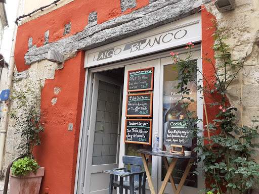 AIGO BLANCO - Venez passer un moment convivial en famille ou entre amis dans notre restaurant emblématique de Forcalquier dans les Alpes-de-Haute-Provence.