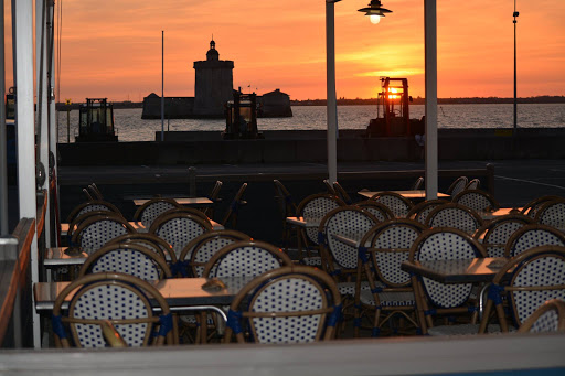 Hôtel Restaurant situé sur au port du Chapus