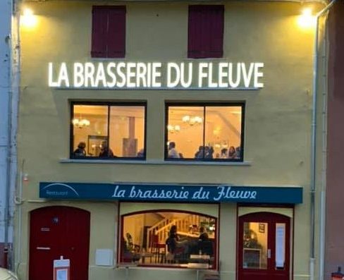 La Brasserie du Fleuve est un restaurant situé à Givors offrant une vue exceptionnelle sur le Rhône. Une terrasse avec salle climatisée est mise à votre disposition.