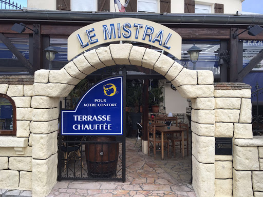 Le Restaurant Le Mistral situé à Lardy vous propose des menus raffinés et des spécialités Corse. Transformation le soir en bar à cocktails ambiance lounge