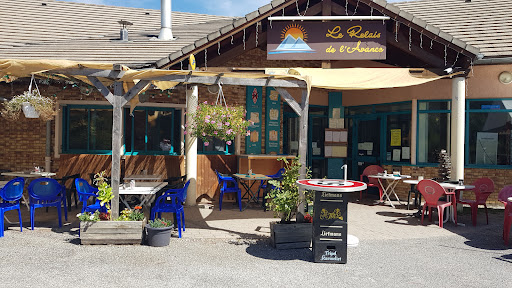 Le relais de l'avance est un Bar - restaurant - traiteur pour mariage avec le concept resto'roul situé à  Saint-Étienne-le-Laus dans les Hautes Alpes 05